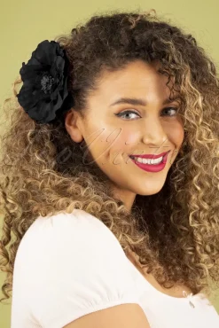 Big Flower Corsage In Zwart