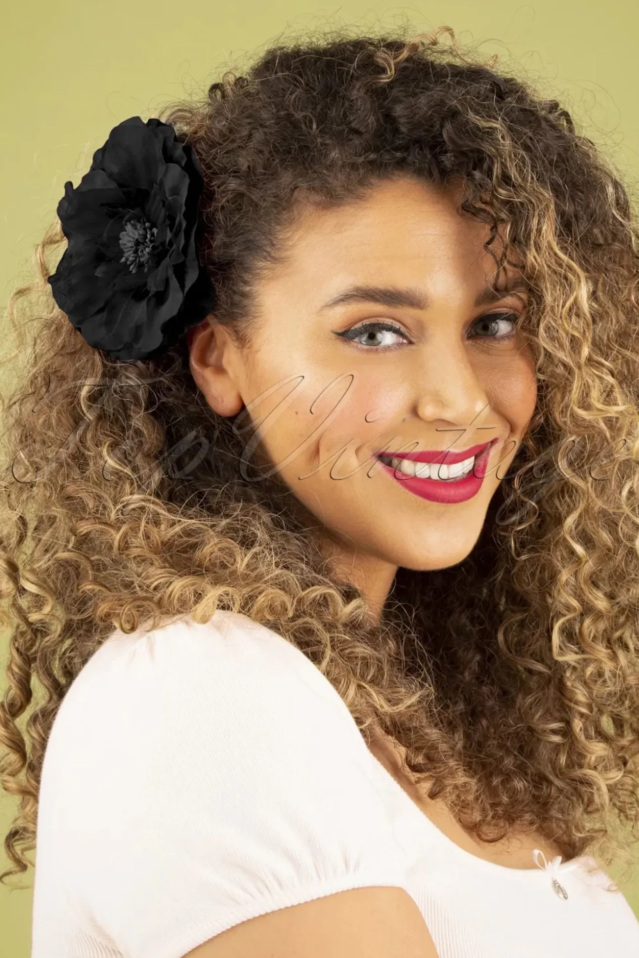 Big Flower Corsage In Zwart