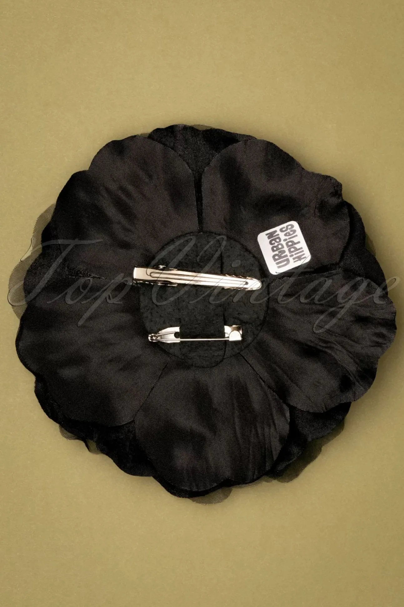 Big Flower Corsage In Zwart