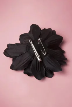 Bloemenhaarclip En Broche In Zwart