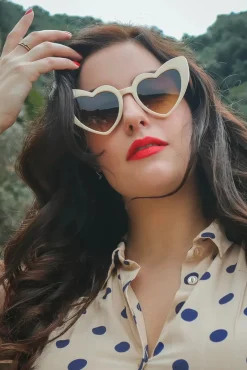 Cat Eye Heart Shades In Creme