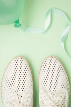 Derby Punch Schoenen In Gebroken Wit