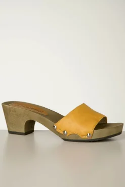 Erni Slip On Clogs In Geel