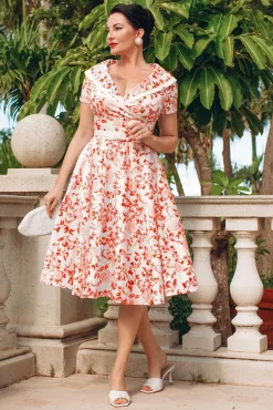 Greta Swing Jurk In Wit Met Rode Rozen Print