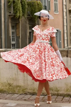 Greta Swing Jurk In Wit Met Rode Rozen Print