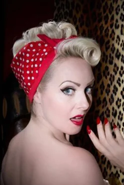 Ik Wil Polkadots In Mijn Haarsjaal In Rood