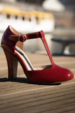 June Effortlessly Elegant Lakpumps In Vurig Rood