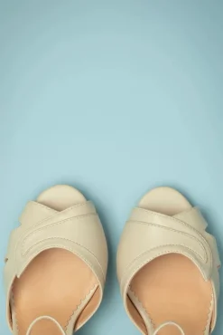 Mable Peeptoe Pumps In Creme