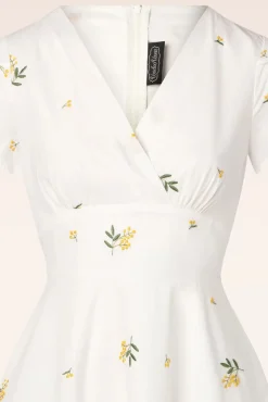 Met Bloemen Geborduurde Swingjurk In Wit