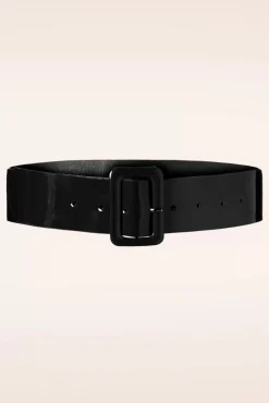 Sally Lakriem In Zwart