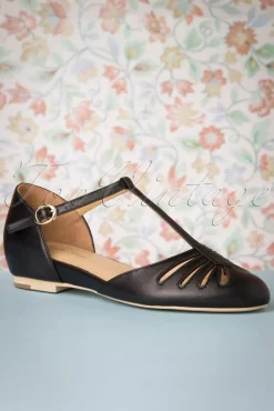Singapore T-Strap Flats In Zwart