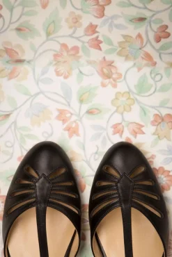 Singapore T-Strap Flats In Zwart