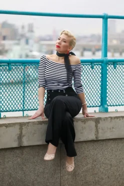 Stay Awhile Broek In Zwart