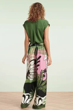 Terri Broek Met Wijde Pijpen In Multi