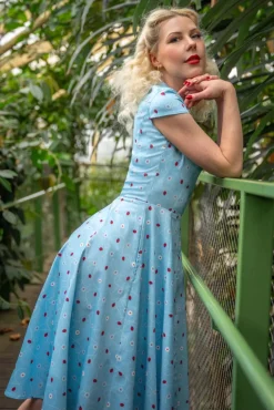 Topvintage Exclusive ~ Angie Swing Jurk In Licht Blauw Met Lieveheersbeestjes Print