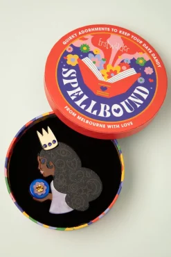 Worthy Of Worship Broche